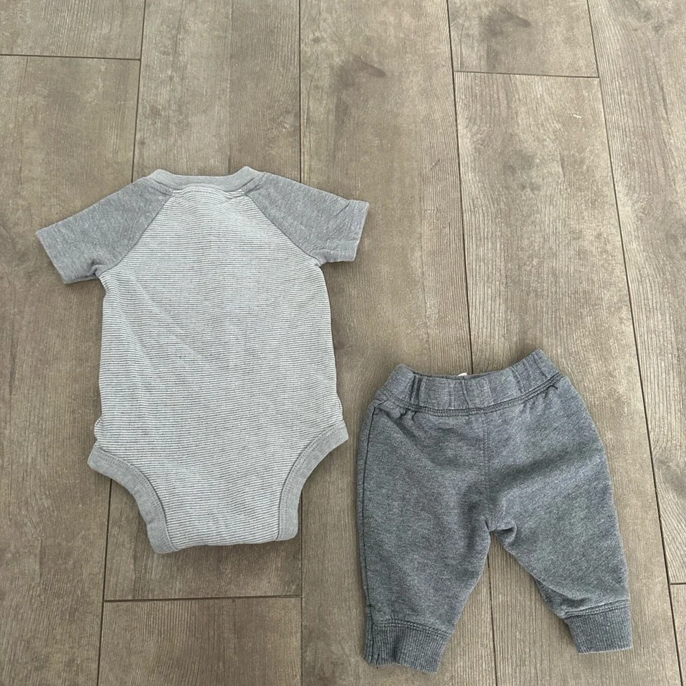 Carter’s & Cat & Jack 0-3 months Baby Boy matching outfit sweater
